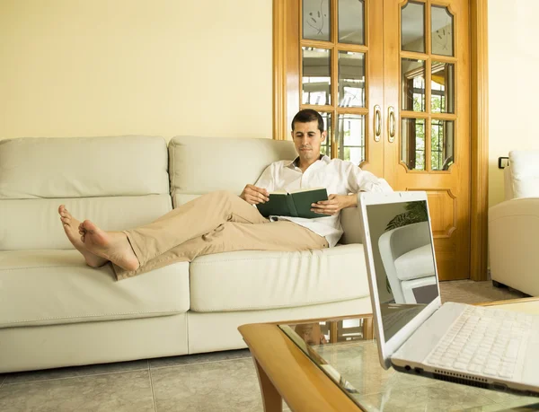 Ignore the laptop for reading — Stock Photo, Image