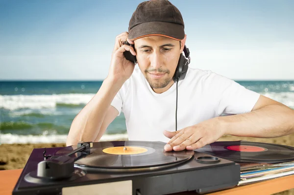 DJ mixing vinyl record on a turntable — Stock Photo, Image