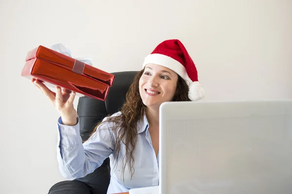 Mulher feliz compras online — Fotografia de Stock