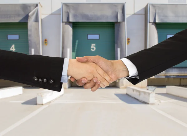 Handshake a logistics business — Stock Photo, Image
