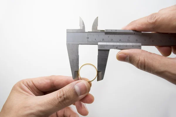 Μέτρηση δαχτυλίδι με παχυμετρικός διαβήτης βερνιέρων — Φωτογραφία Αρχείου
