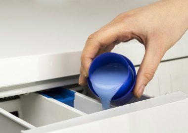 sıvı deterjan dökme el