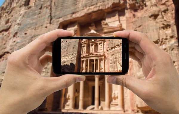 Taking photo on mobile of Petra — Stock Photo, Image