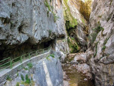 iz Nehri'nin parçası Avrupa'da İspanya doruklarına umurunda değil.