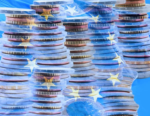 Primer Plano Una Exposición Múltiple Algunas Pilas Monedas Euro Una —  Fotos de Stock