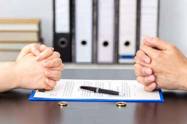 Hands Wife Husband Signing Divorce Documents Premarital Agreement Lawyer Office — Stock Fotó