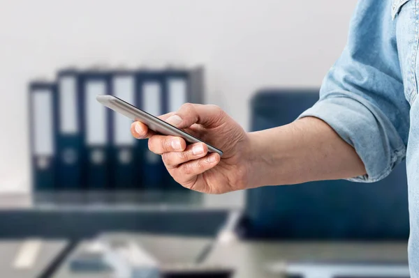 Cropped Shot Unrecognizable Businessman Standing Alone His Home Office Texting — Stock Photo, Image