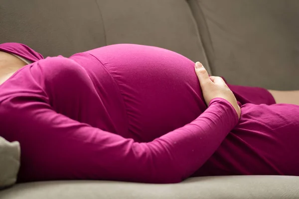 Close Hand Pregnant Woman Lying Sofa Home — Stock Photo, Image