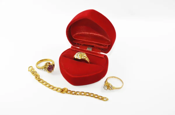 Diament, Rubin dan złoty pierścień z bransoletą — Zdjęcie stockowe