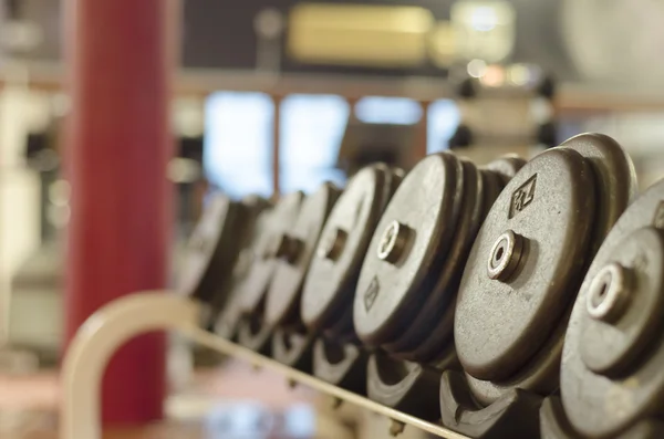 Gymzaal en de dumbell — Stockfoto