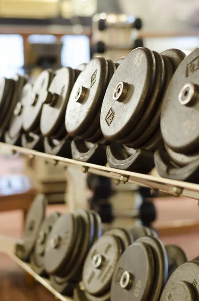 Gymzaal en de dumbell — Stockfoto