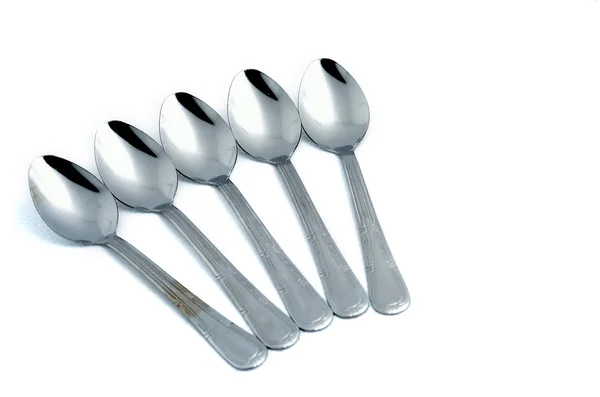 Cinque cucchiai isolati su bianco — Foto Stock