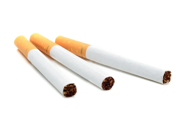 Τσιγάρο απομονωμένο σε λευκό φόντο — Φωτογραφία Αρχείου