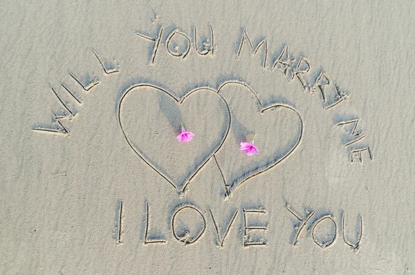 Love and text on sand — Stockfoto