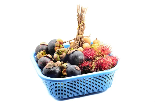 Tropické ovoce v modrý košík — Stock fotografie
