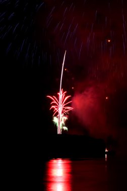 renkli havai fişek. Fireworks patlayıcı piroteknik sınıfıdır