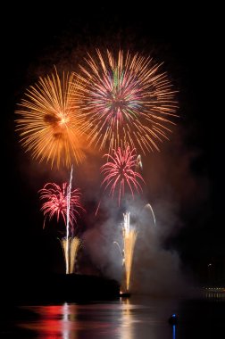 renkli havai fişek. Fireworks patlayıcı piroteknik sınıfıdır