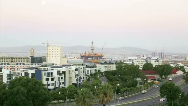 Cityscape kijken naar cape town stad in Zuid-Afrika tijdens zonsondergang — Stockvideo