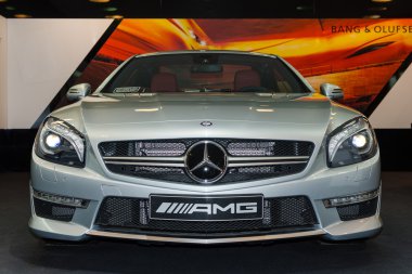 yeni nesil mercedes-benz sl 63 amg frontview flash