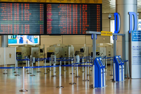 Empty hall in Israeli airport Ben Gurion on Saturday (Shabbat) — Stock Photo, Image