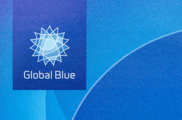 Cerrar logo "Global Blue" en tarjeta de plástico —  Fotos de Stock