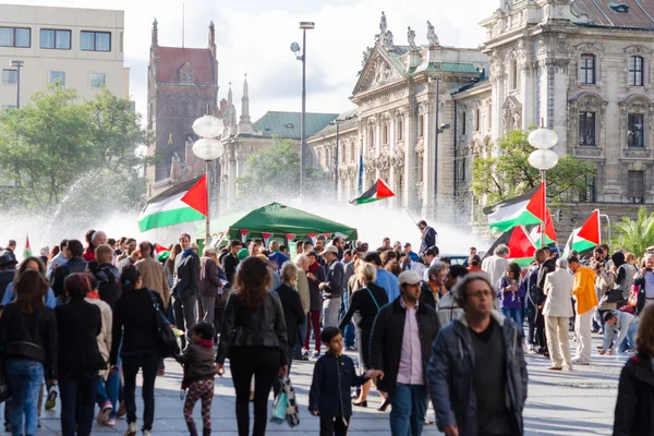 Manifestación palestina en el centro de una importante ciudad europea — Foto de Stock