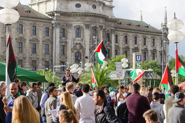 Anti-war rally in support of the Palestinian people — Stock Photo, Image