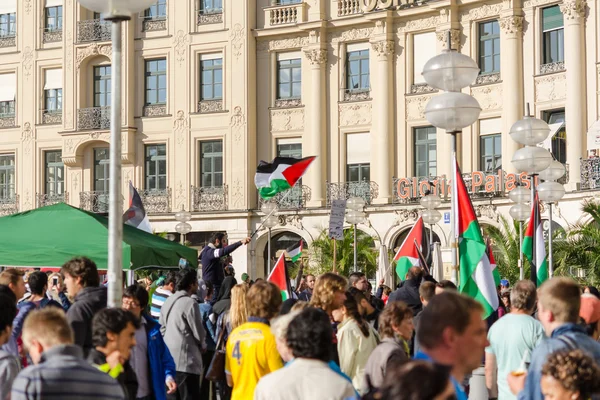 Palestinian flags over the German city — Stock Photo, Image