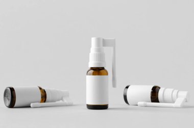 Ağız spreyi, boğaz spreyi. Üzerinde boş etiket olan kehribar şişe.