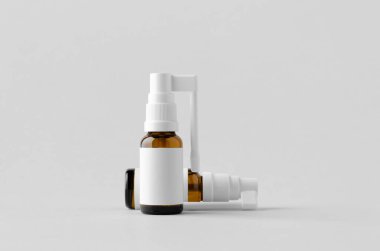 Ağız spreyi, boğaz spreyi. Üzerinde boş etiket olan kehribar şişe.