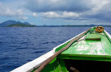 Adalar arasında Endonezya tekne