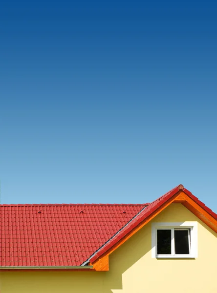 Крыша с керамической плиткой — стоковое фото