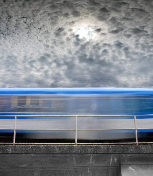 超速驾驶火车 — 图库照片