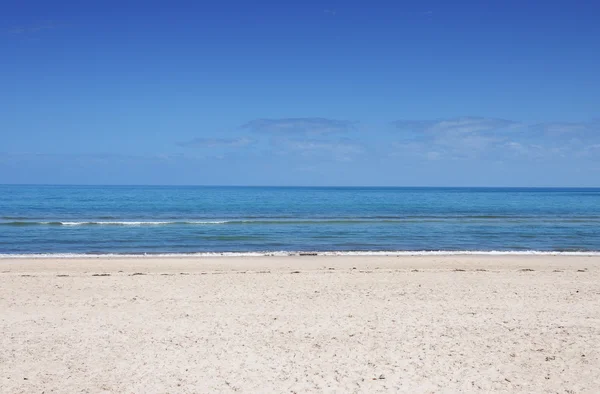 Playa de arena blanca limpia —  Fotos de Stock