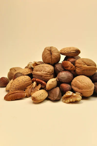 Hälsosam mat - nötter (vertikalt) — Stockfoto