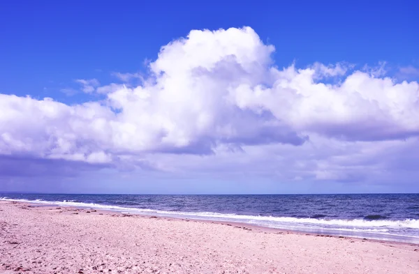 Vackra australiensiska strand med blå himmel och hav. — Stockfoto
