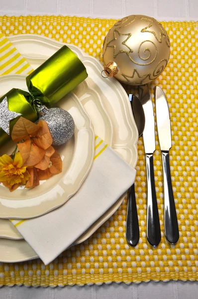 Table de Noël jaune sur Gingham (Vertical ) — Photo