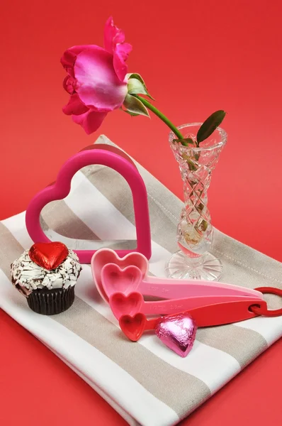 Accesorios para cocinar y hornear San Valentín con rosa rosada (vertical ) — Foto de Stock