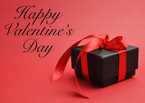 Happy Valentine 's Day message with red and black present — стоковое фото