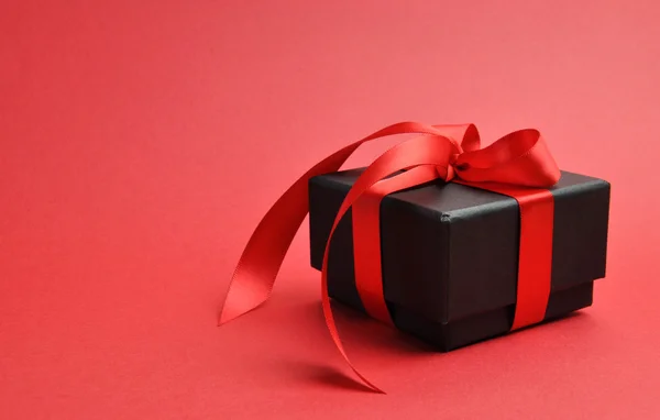 Beautiful red and black Valentine present — Stock Photo, Image