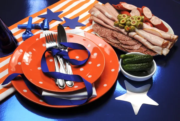 Mesa de fiesta de celebración de fútbol en colores de equipo . —  Fotos de Stock