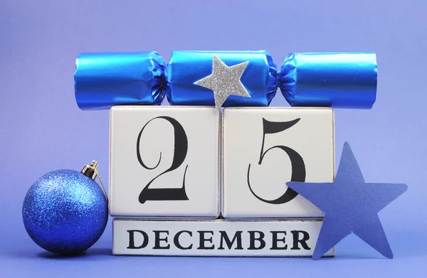 Διακοσμητικό ημερολόγιο για την ημέρα των Χριστουγέννων στο μπλε θέμα — Φωτογραφία Αρχείου