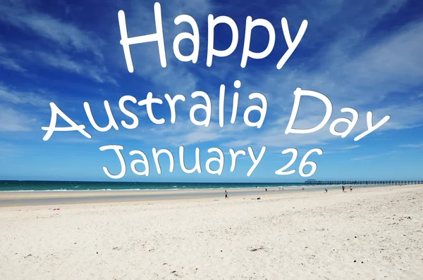 "happy australia day januar 26 "botschaft geschrieben über weißem sandstrand. — Stockfoto