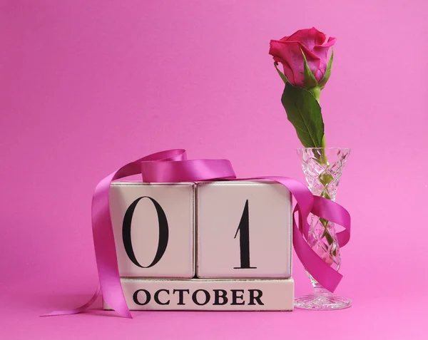 1 oktober, Rosa bandet dag, med rosa bandet dekorationer — Stockfoto