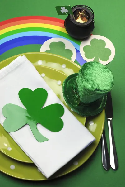 St Patrick's Day party table setting (portrait vertical orientation) — Stock Photo, Image