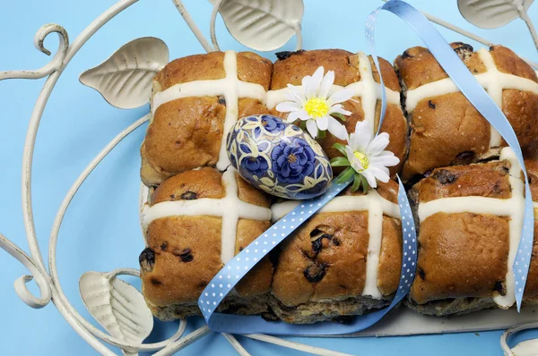 Easter Hot Cross Buns on Blue Background. — Stock Photo, Image