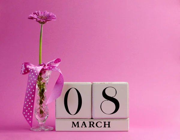 Pink theme calendar date for International Women 's Day — стоковое фото