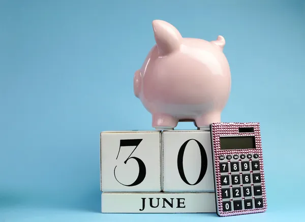 Fecha del calendario para el final del ejercicio financiero, 30 de junio, para el año fiscal australiano o las ventas minoristas de existencias —  Fotos de Stock