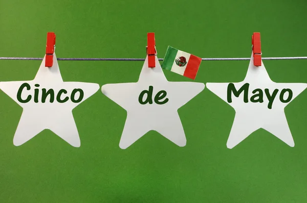 Cinco de Mayo message greeting written across white stars and Mexico flag hanging pegs on a line — Stock Photo, Image