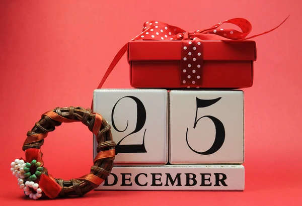 Salva la data per il giorno di Natale con questo calendario di blocchi di legno bianco per il 25 dicembre — Foto Stock
